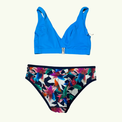 SAMPLE: Plunge Bikini Top Lido Size 10 Hendricks (F-HH cup) with Lily Low Rise Bikini Bottoms